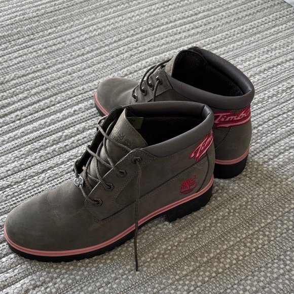 Timberland womens Gray Boots with Pink Highlights - Picture 1 of 9